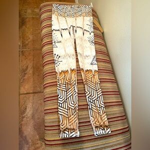 NEW Niyama Sol "MYSTICAL" Geometric Patterned Leggings - White and Tan